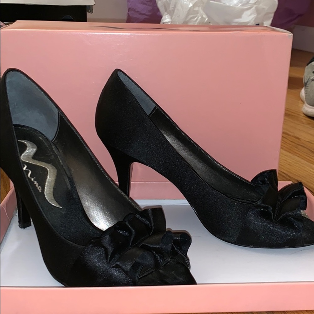 Size 7 black heels